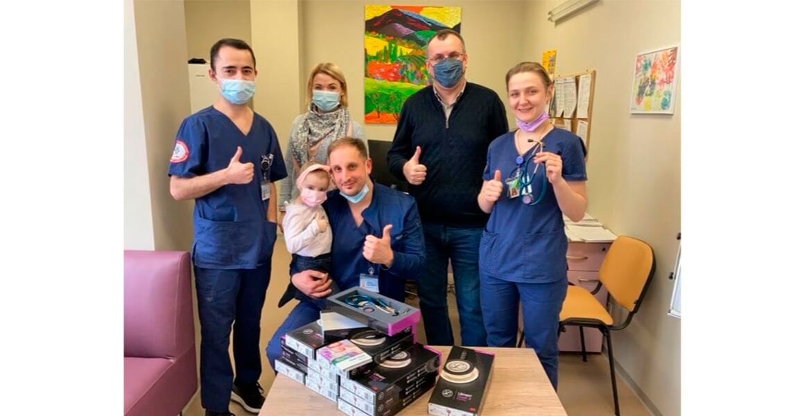 Чужих детей не бывает! «Охматдет» получил стетоскопы от ЦПФ «Хемотека»